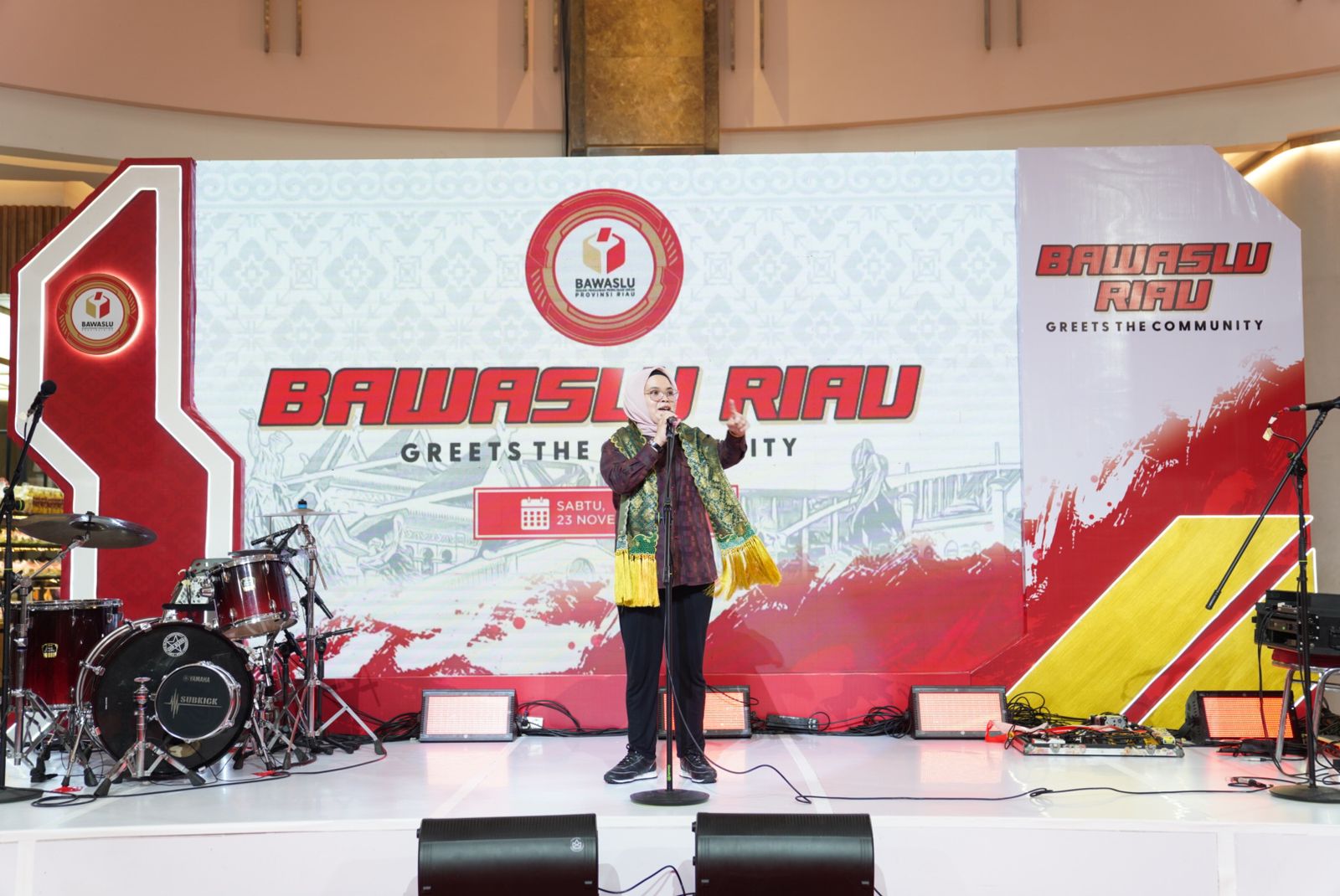 Anggota Bawaslu Lolly Suhenty