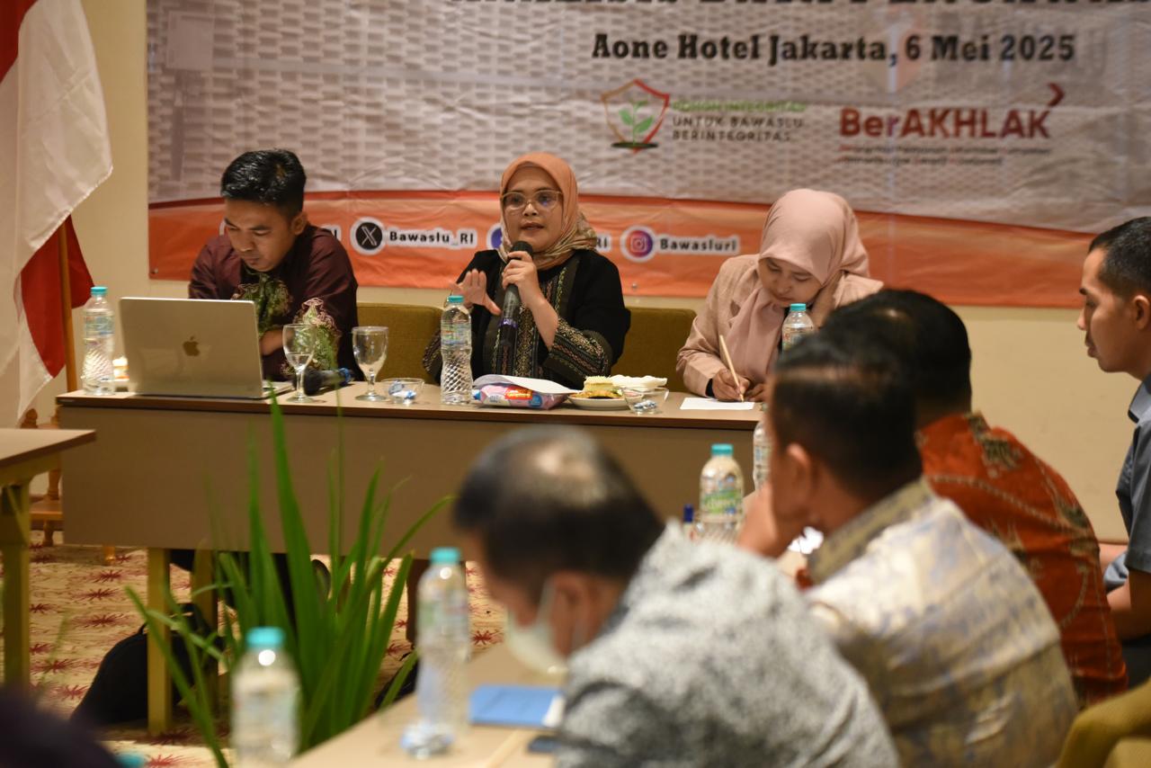 Lolly_Anggota_Bawaslu_RI