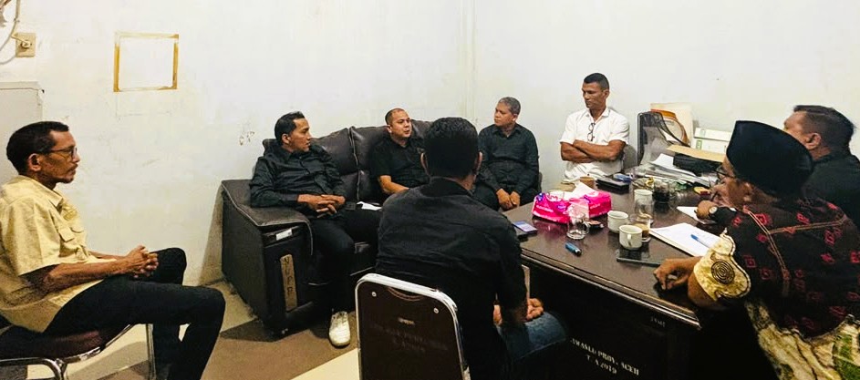 Ketua dan Anggota Bawaslu Aceh Utara Rapat Pleno Rutin Mingguan