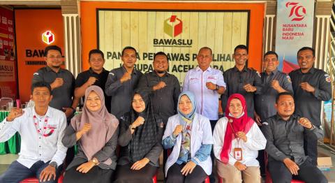 Jajaran Pimpinan, Staf Bawaslu, & PMI Aceh Utara