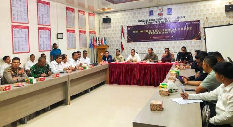 Pimpinan dan Jajaran Bawaslu, KIP Aceh Utara beserta dengan FORKOPIMDA Aceh Utara
