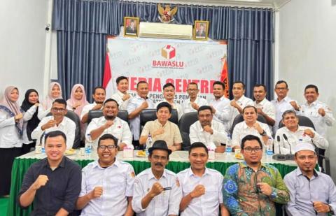 Foto Bersama Bawaslu Aceh_dan Bawaslu Aceh Utara