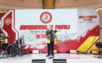 Anggota Bawaslu Lolly Suhenty