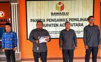 Ketua H. Syahrizal_Bersama Komisioner Bawaslu Aceh Utara