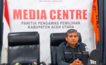 Bersama Deputi Bidang Administratif Bawaslu RI