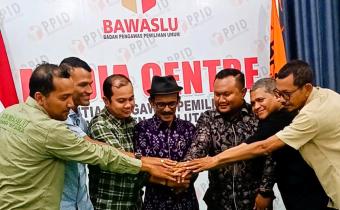 Bawaslu Aceh Utara Gelar Perpisahan Menjelang Purna Tugas Kepala Sekretariat
